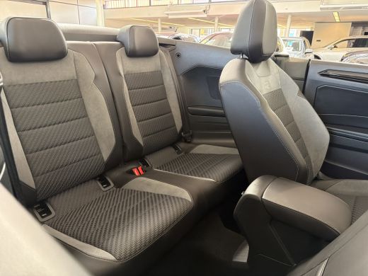 Volkswagen T-Roc 1.5 TSI 150PK DSG R-LINE SPORT LED/NAVI/CARPLAY/TREKHAAK ActivLease financial lease