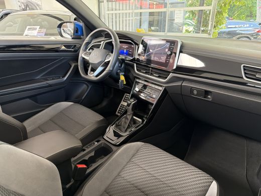 Volkswagen T-Roc 1.5 TSI 150PK DSG R-LINE SPORT LED/NAVI/CARPLAY/TREKHAAK ActivLease financial lease