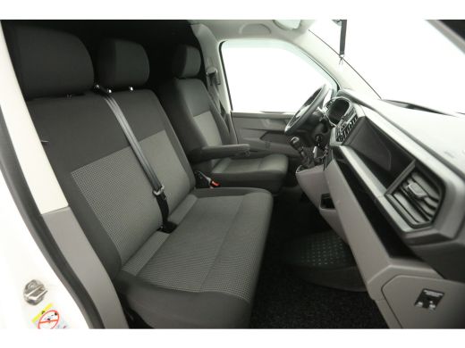 Volkswagen Transporter 2.0 TDI 150PK L1H1 | Airco | Cruise | Carplay | 3 Zits | Parkeersens. | Trekhaak ActivLease financial lease