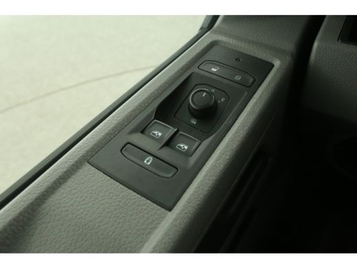 Volkswagen Transporter 2.0 TDI 150PK L1H1 | Airco | Cruise | Carplay | 3 Zits | Parkeersens. | Trekhaak ActivLease financial lease