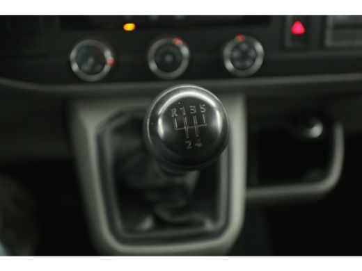 Volkswagen Transporter 2.0 TDI 150PK L1H1 | Airco | Cruise | Carplay | 3 Zits | Parkeersens. | Trekhaak ActivLease financial lease