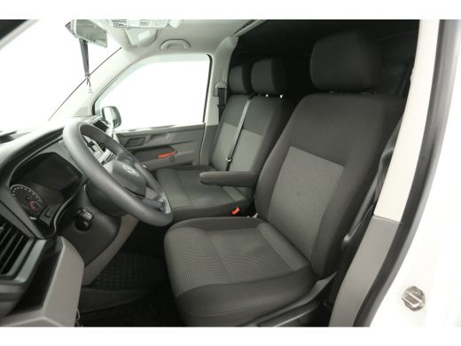 Volkswagen Transporter 2.0 TDI 150PK L1H1 | Airco | Cruise | Carplay | 3 Zits | Parkeersens. | Trekhaak ActivLease financial lease