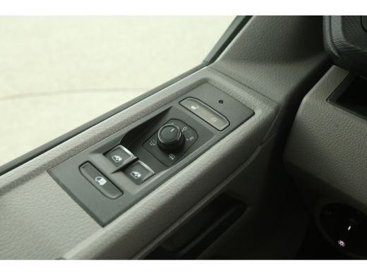 Volkswagen Transporter 2.0 TDI L2H1 150PK | Automaat | Airco | Cruise | Camera | 3 Zits | Carplay | 2xSchuifdeur | Trekhaak ActivLease financial lease