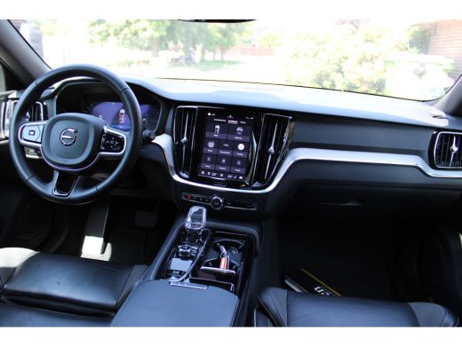 Volvo  V60 2.0 T6 Plug-in hybrid AWD R-DESIGN SOh 96,8% PANO LEER LED TREKH. 94000KM!!! ActivLease financial lease