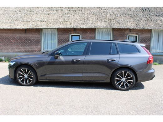 Volvo  V60 2.0 T6 Plug-in hybrid AWD R-DESIGN SOh 96,8% PANO LEER LED TREKH. 94000KM!!! ActivLease financial lease