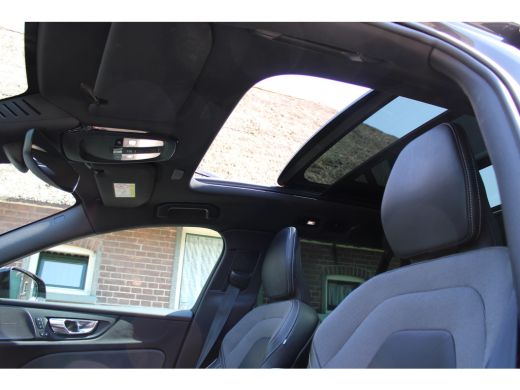 Volvo  V60 2.0 T6 Plug-in hybrid AWD R-DESIGN SOh 96,8% PANO LEER LED TREKH. 94000KM!!! ActivLease financial lease