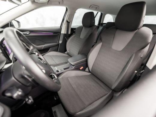 Skoda Octavia Combi 1.0 e-TSI Sport Automaat (VIRTUAL COCKPIT, APPLE CARPLAY, GROOT NAVI, STOELVERWARMING, SPOR... ActivLease financial lease