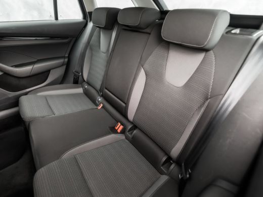 Skoda Octavia Combi 1.0 e-TSI Sport Automaat (VIRTUAL COCKPIT, APPLE CARPLAY, GROOT NAVI, STOELVERWARMING, SPOR... ActivLease financial lease
