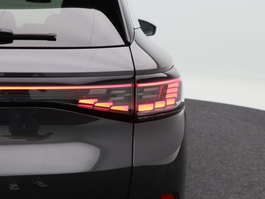 Volkswagen ID.4 First Max 77 kWh | Stoel/Stuurverwarming | Panorama dak | IQ Light | 360 Camera | Adaptive cruise... ActivLease financial lease