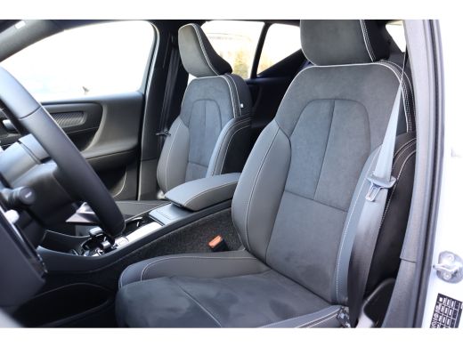 Volvo  EX40 Single Motor Extended Range Ultra Dark | Harman Kardon | BLIS | Pano | 360Cam | ActivLease financial lease