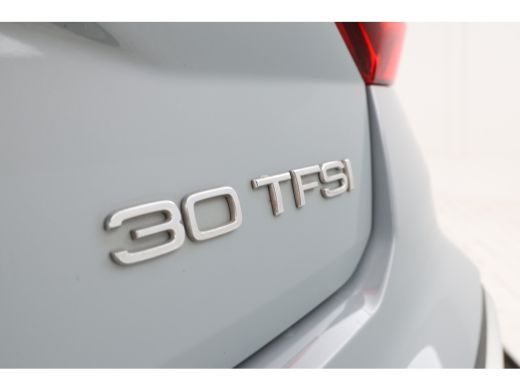 Audi Q2 30 TFSI S Edition virtual, pano, climate, leer, ActivLease financial lease