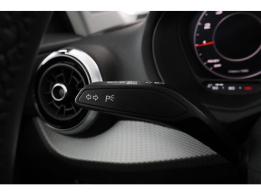 Audi Q2 30 TFSI S Edition virtual, pano, climate, leer, ActivLease financial lease