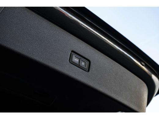 Audi Q8 60 TFSI e quattro Pro Line S Competition 490 PK | Trekhaak | Panoramadak | Laser | B&O | 360 camera ActivLease financial lease