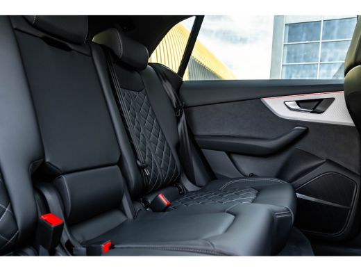 Audi Q8 60 TFSI e quattro Pro Line S Competition 490 PK | Trekhaak | Panoramadak | Laser | B&O | 360 camera ActivLease financial lease