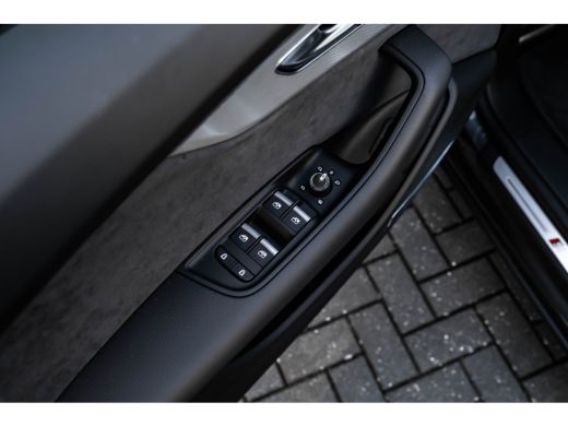 Audi Q8 60 TFSI e quattro Pro Line S Competition 490 PK | Trekhaak | Panoramadak | Laser | B&O | 360 camera ActivLease financial lease