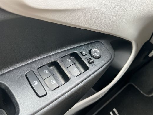 Hyundai i10 1.0 Premium TwoTone | Achteruitrijcamera | Apple Carplay/Android Auto|telefoonintegratie premium ... ActivLease financial lease