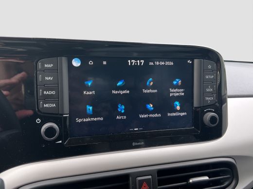 Hyundai i10 1.0 Premium TwoTone | Achteruitrijcamera | Apple Carplay/Android Auto|telefoonintegratie premium ... ActivLease financial lease