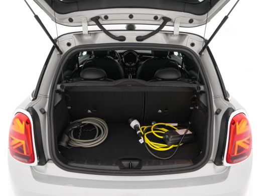 Mini Electric MINI Yours 33 kWh [3-Fase-11kW] {SoH-95%} (INCL-BTW) Aut. *HEATPUMP | LEATHER | HARMAN/KARDON | D... ActivLease financial lease