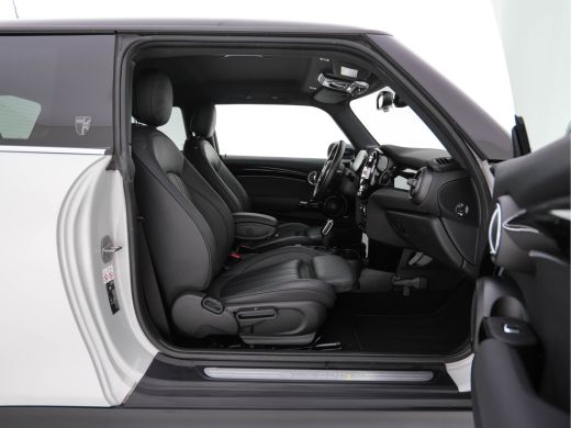 Mini Electric MINI Yours 33 kWh [3-Fase-11kW] {SoH-95%} (INCL-BTW) Aut. *HEATPUMP | LEATHER | HARMAN/KARDON | D... ActivLease financial lease