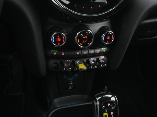 Mini Electric MINI Yours 33 kWh [3-Fase-11kW] {SoH-95%} (INCL-BTW) Aut. *HEATPUMP | LEATHER | HARMAN/KARDON | D... ActivLease financial lease