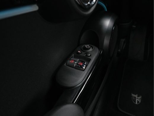 Mini Electric MINI Yours 33 kWh [3-Fase-11kW] {SoH-95%} (INCL-BTW) Aut. *HEATPUMP | LEATHER | HARMAN/KARDON | D... ActivLease financial lease