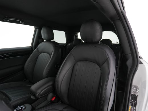Mini Electric MINI Yours 33 kWh [3-Fase-11kW] {SoH-95%} (INCL-BTW) Aut. *HEATPUMP | LEATHER | HARMAN/KARDON | D... ActivLease financial lease