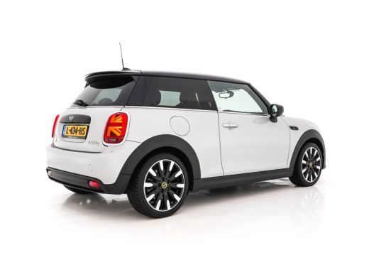 Mini Electric MINI Yours 33 kWh [3-Fase-11kW] {SoH-95%} (INCL-BTW) Aut. *HEATPUMP | LEATHER | HARMAN/KARDON | D... ActivLease financial lease