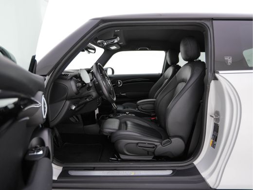 Mini Electric MINI Yours 33 kWh [3-Fase-11kW] {SoH-95%} (INCL-BTW) Aut. *HEATPUMP | LEATHER | HARMAN/KARDON | D... ActivLease financial lease