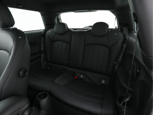 Mini Electric MINI Yours 33 kWh [3-Fase-11kW] {SoH-95%} (INCL-BTW) Aut. *HEATPUMP | LEATHER | HARMAN/KARDON | D... ActivLease financial lease