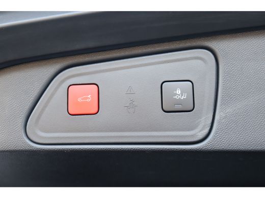 Peugeot 3008 1.6 PURETECH 180PK GT PACK AUTOMAAT / NAVI / CLIMA / PDC / 19" LMV / CAMERA / KEYLESS / FULL-LED ... ActivLease financial lease