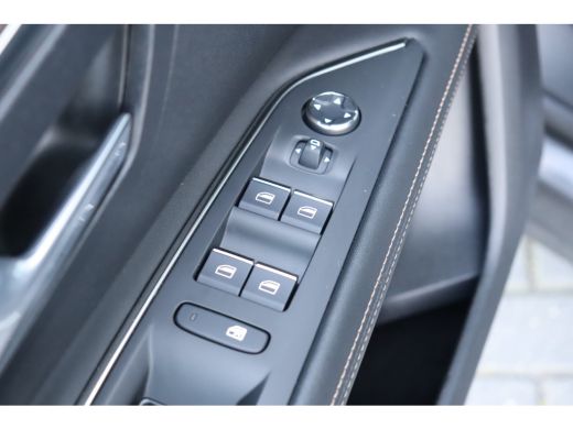 Peugeot 3008 1.6 PURETECH 180PK GT PACK AUTOMAAT / NAVI / CLIMA / PDC / 19" LMV / CAMERA / KEYLESS / FULL-LED ... ActivLease financial lease