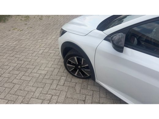 Peugeot e-208 EV GT 350 50 kWh | 3-fase | Pano | Camera | Adap Cruise | Navi | Climate Control | Achteruitrijca... ActivLease financial lease