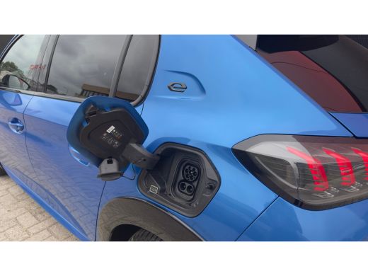 Peugeot e-208 EV GT 350 50 kWh 3-Fase | Bruin Leder | Adaptieve Cruise | Camera | Pano | Climate Control | Acht... ActivLease financial lease