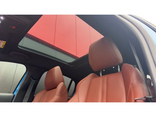 Peugeot e-208 EV GT 350 50 kWh 3-Fase | Bruin Leder | Adaptieve Cruise | Camera | Pano | Climate Control | Acht... ActivLease financial lease