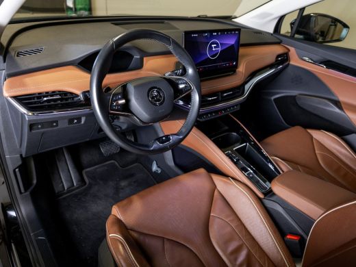 Skoda Enyaq iV 80 204pk / Trekhaak / Dodehoekdetectie / Panorama dak / Adaptieve cruise control / Achteruitrijca... ActivLease financial lease