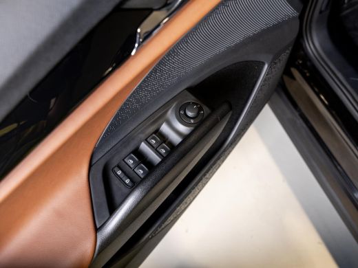 Skoda Enyaq iV 80 204pk / Trekhaak / Dodehoekdetectie / Panorama dak / Adaptieve cruise control / Achteruitrijca... ActivLease financial lease