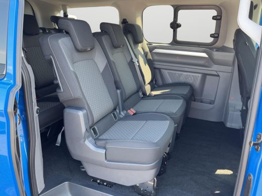 Volkswagen e-Transporter 32 L1H1 Caravelle 64 kWh | A.Camera | Stoelverwarming | Trekhaakvoorbereiding | ActivLease financial lease