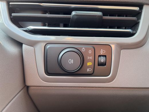 Volkswagen e-Transporter 32 L1H1 Caravelle 64 kWh | A.Camera | Stoelverwarming | Trekhaakvoorbereiding | ActivLease financial lease