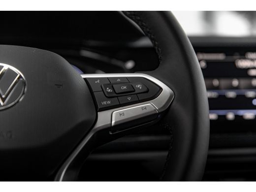 Volkswagen Polo Life Edition Inclusief &euro;2000,- inruilvoordeel + &euro;1000,- korting | 'App-Connect' draadloze smartph... ActivLease financial lease