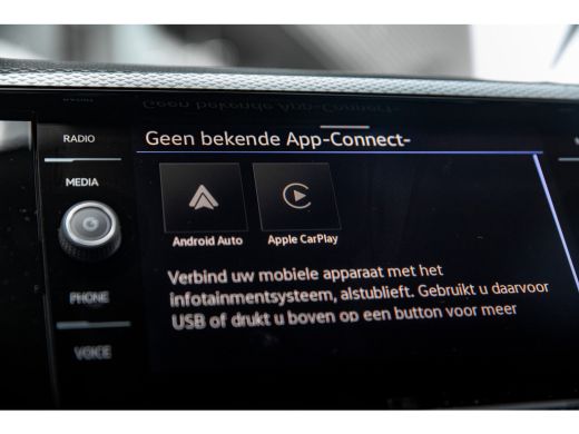 Volkswagen Polo Life Edition Inclusief &euro;2000,- inruilvoordeel + &euro;1000,- korting | 'App-Connect' draadloze smartph... ActivLease financial lease