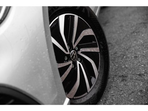Volkswagen Polo Life Edition Inclusief &euro;2000,- inruilvoordeel + &euro;1000,- korting | 'App-Connect' draadloze smartph... ActivLease financial lease