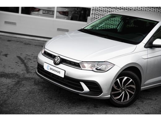 Volkswagen Polo Life Edition Inclusief &euro;2000,- inruilvoordeel + &euro;1000,- korting | 'App-Connect' draadloze smartph... ActivLease financial lease