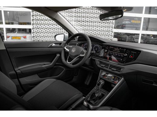 Volkswagen Polo Life Edition Inclusief &euro;2000,- inruilvoordeel + &euro;1000,- korting | 'App-Connect' draadloze smartph... ActivLease financial lease
