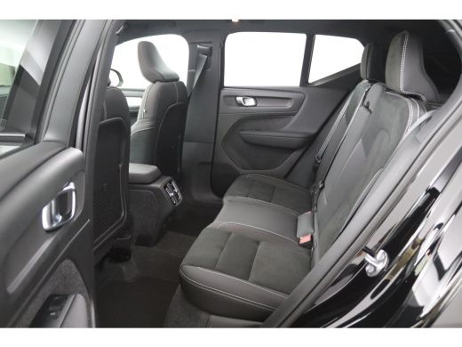 Volvo  XC40 2.0 B4 Plus Black Edition | Panoramadak | Harman/Kardon | Elektrische Stoelen | Camera | Keyless ... ActivLease financial lease