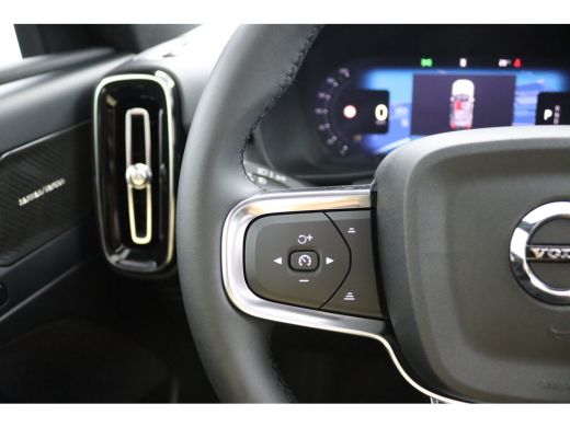 Volvo  XC40 2.0 B4 Plus Black Edition | Panoramadak | Harman/Kardon | Elektrische Stoelen | Camera | Keyless ... ActivLease financial lease