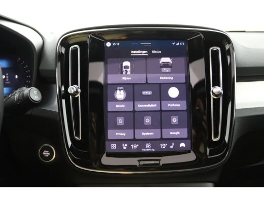 Volvo  XC40 2.0 B4 Plus Black Edition | Panoramadak | Harman/Kardon | Elektrische Stoelen | Camera | Keyless ... ActivLease financial lease
