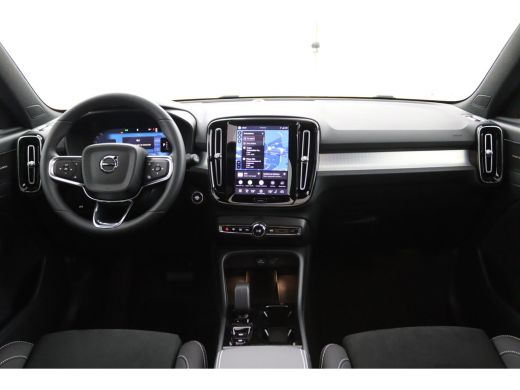 Volvo  XC40 2.0 B4 Plus Black Edition | Panoramadak | Harman/Kardon | Elektrische Stoelen | Camera | Keyless ... ActivLease financial lease