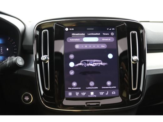 Volvo  XC40 2.0 B4 Plus Black Edition | Panoramadak | Harman/Kardon | Elektrische Stoelen | Camera | Keyless ... ActivLease financial lease