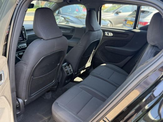 Volvo  XC40 Recharge Core 70 kWh SOH 94% VAN: 32.900,- VOOR: 30.877,- UW WKVOORDEEL: 2.023,- ActivLease financial lease