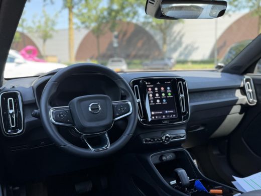 Volvo  XC40 Recharge Core 70 kWh SOH 94% VAN: 32.900,- VOOR: 30.877,- UW WKVOORDEEL: 2.023,- ActivLease financial lease